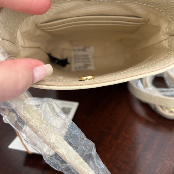 NWT Quince Ivory Pebbled Leather Crossbody Bag - Picture 6 of 12